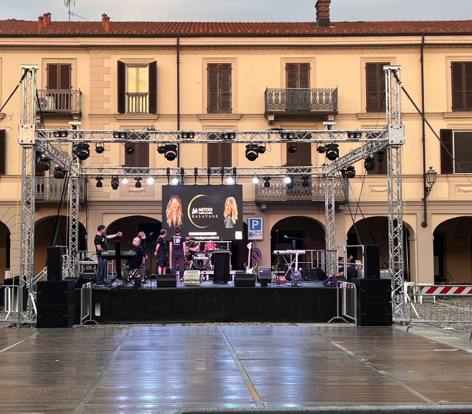 Festa Patronale di Trino Vercellese: concerto in piazza con palco, luci e ledwall a cura di AG Eventi