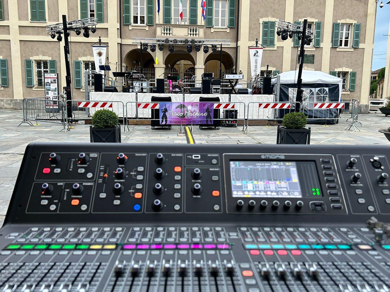 Festa Patronale di Livorno Ferraris: palco, luci e regia audio in piazza a cura di AG Eventi